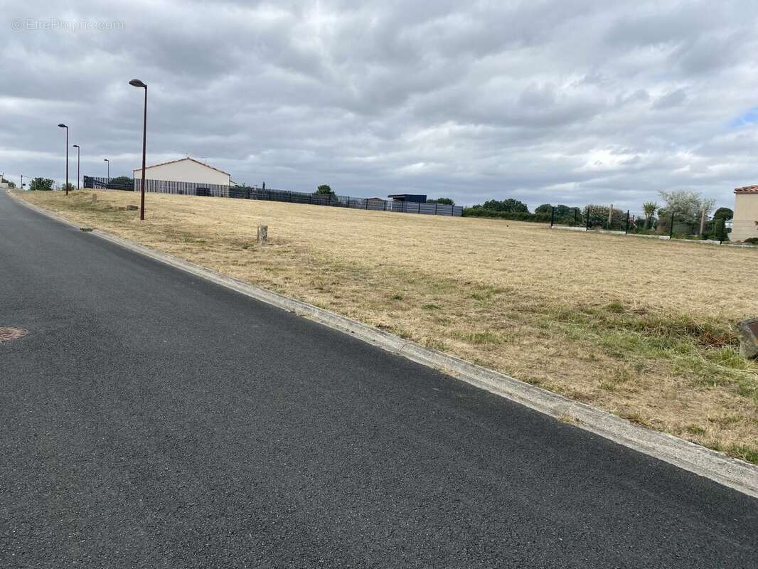 Terrain de 770 m² à SAINT-CYR-DES-GATS - photo 3