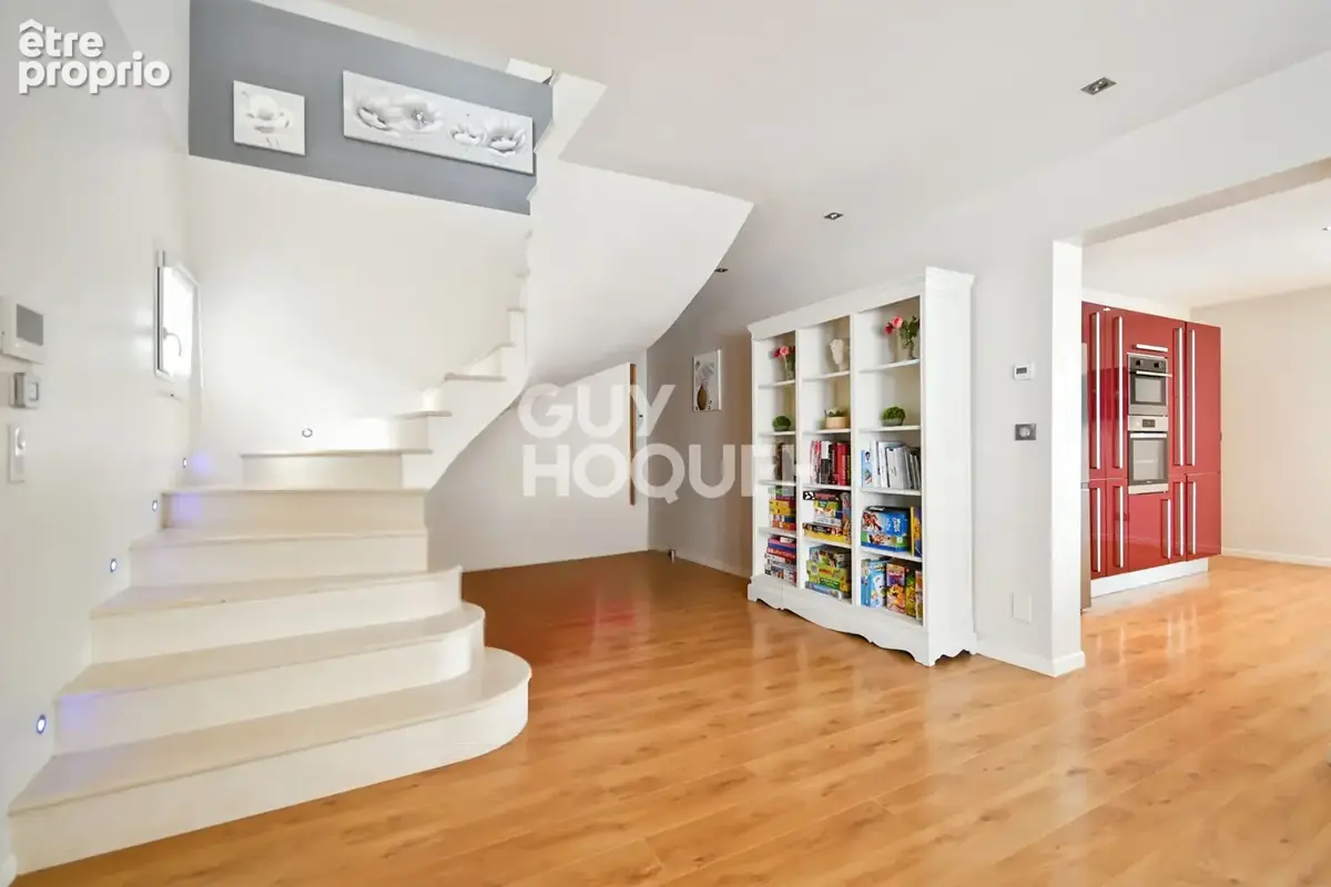 Propriété contemporaine de 309 m², 5 chambres, cinéma privé et terrain de 2 600 m² - photo 2