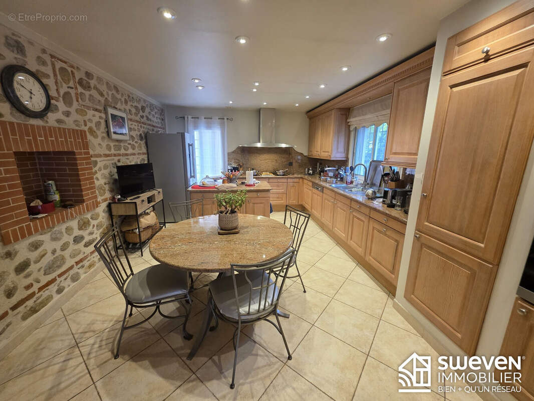 Maison 360 m² à Perpignan  - photo 7