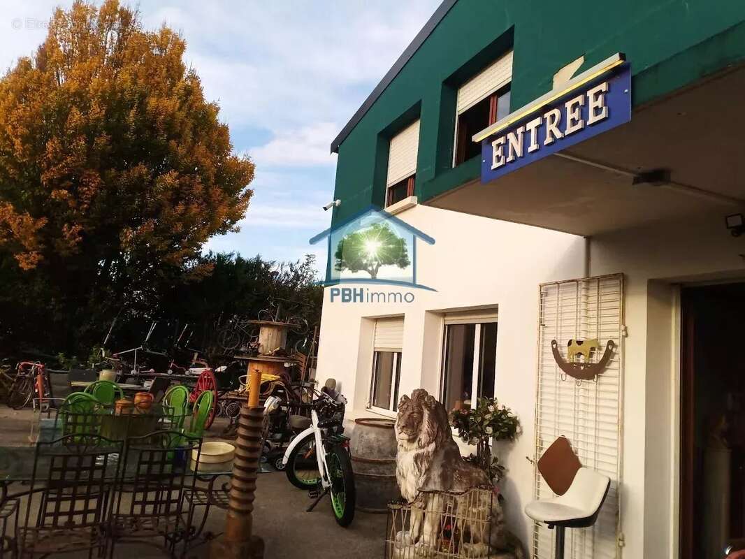 Commerce à SAINTE-SAVINE