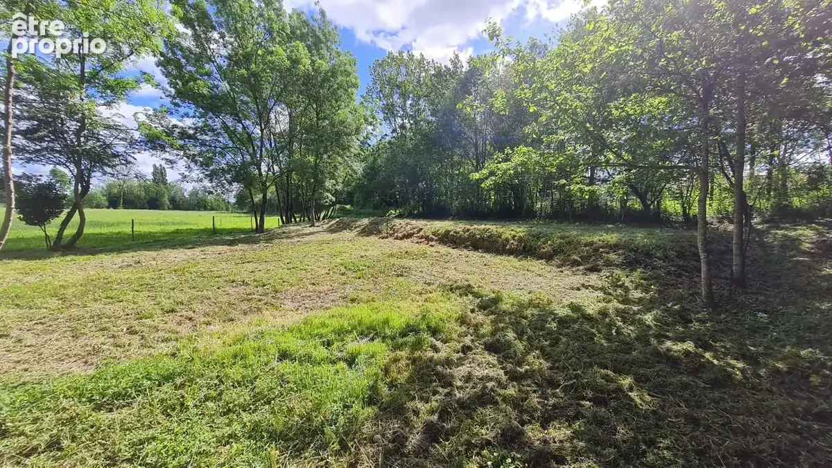 Terrain à MOUTIERS-SUR-LE-LAY