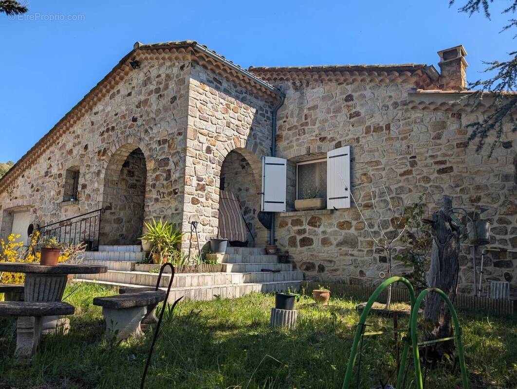 Maison à SAINT-BRES