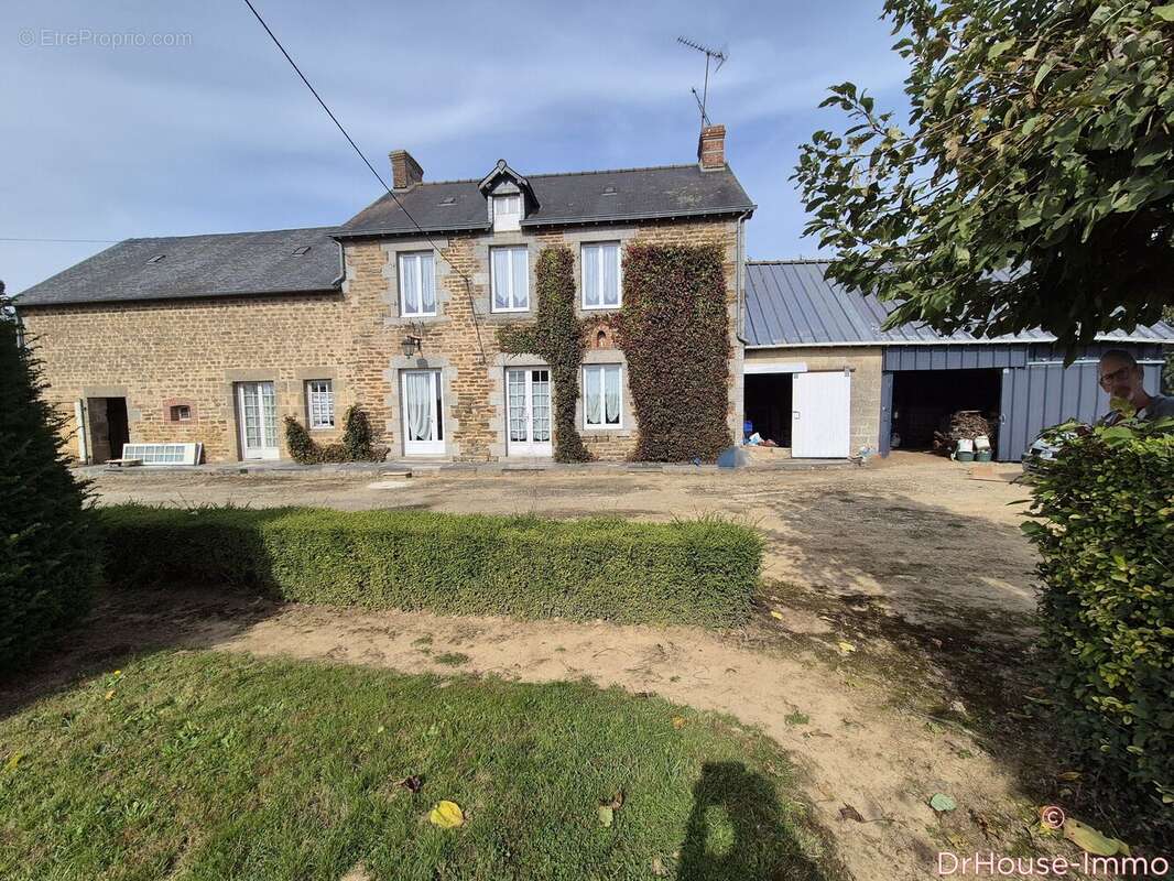 Maison à FOUGEROLLES-DU-PLESSIS