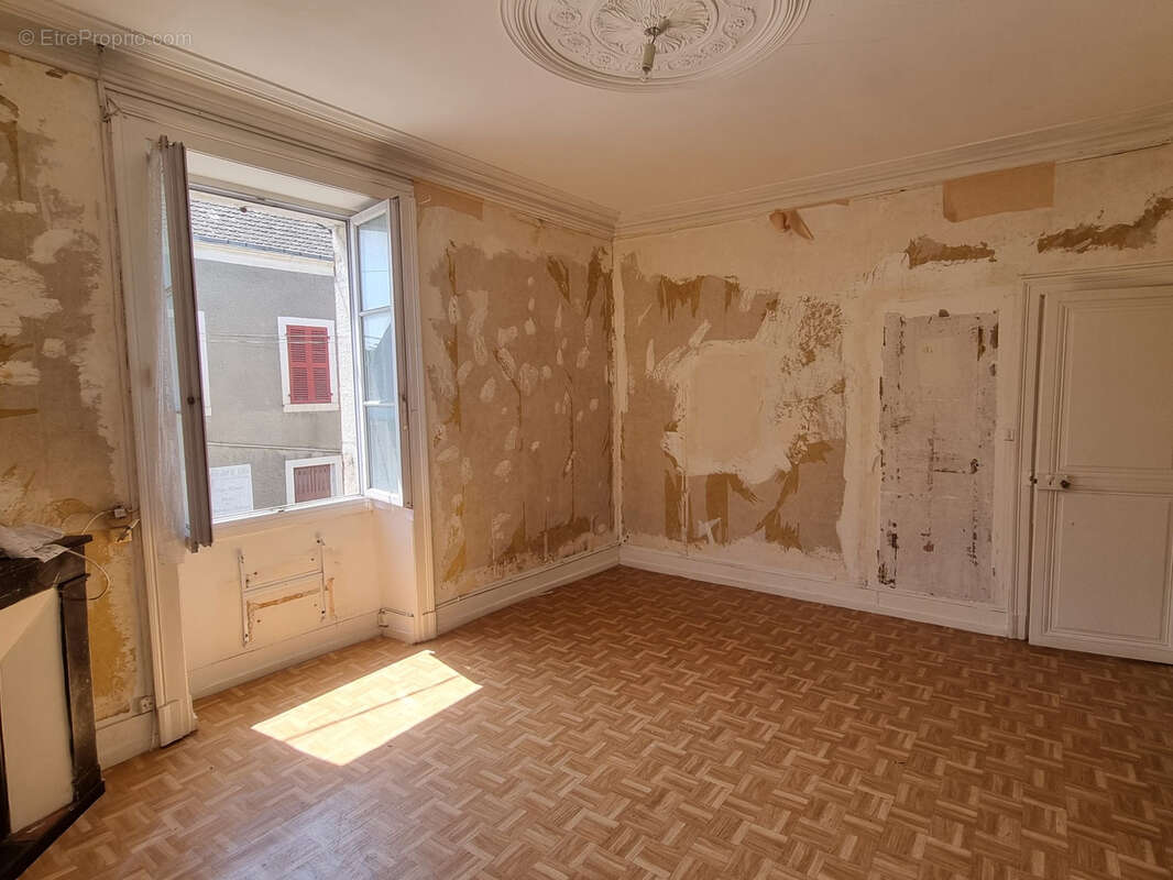 Appartement à NEUVY-SAINT-SEPULCHRE