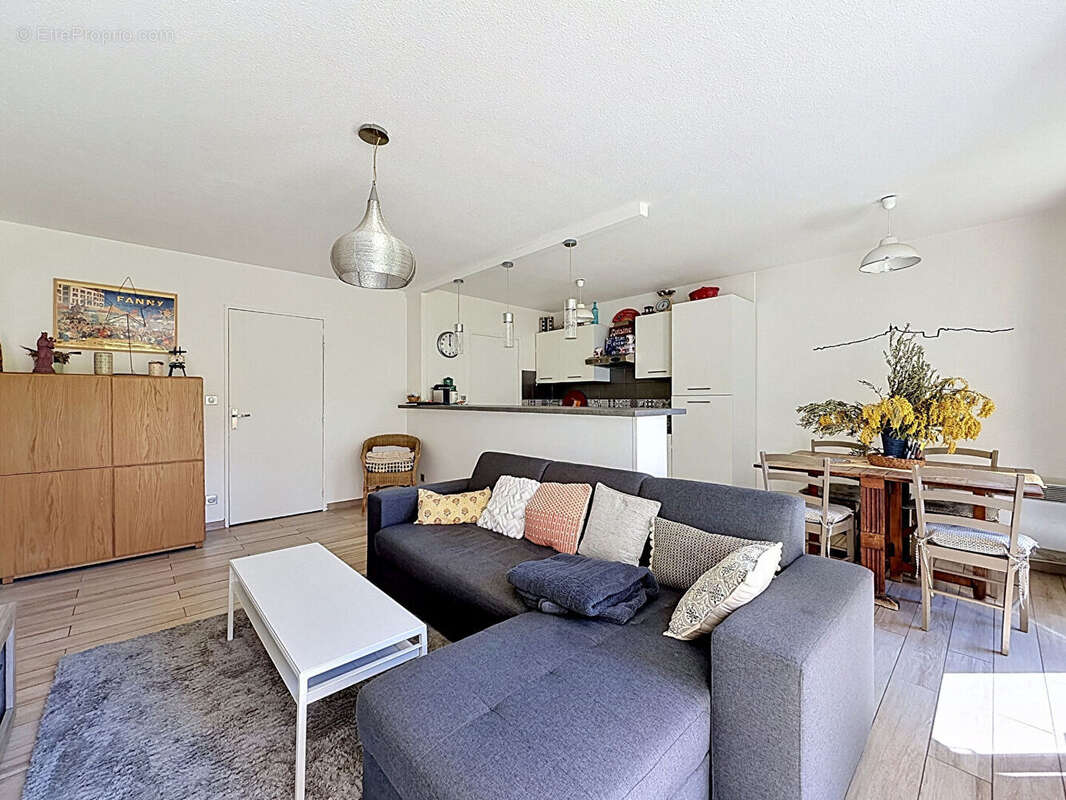 Appartement à MARSEILLE-6E