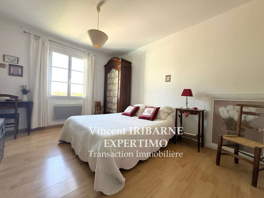 Propriété de Plain-Pied, 4 Chambres, Double Garage et Pisicine. - photo 10