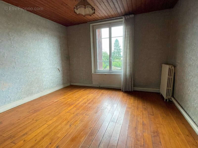 Maison à LA BAZOCHE-GOUET