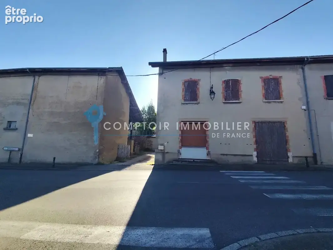 Ensemble immobilier à rénover au centre de Montferrat 38620 - photo 4