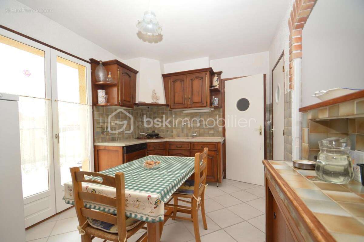 Maison à SAINT-LAURENT-DE-LA-SALANQUE