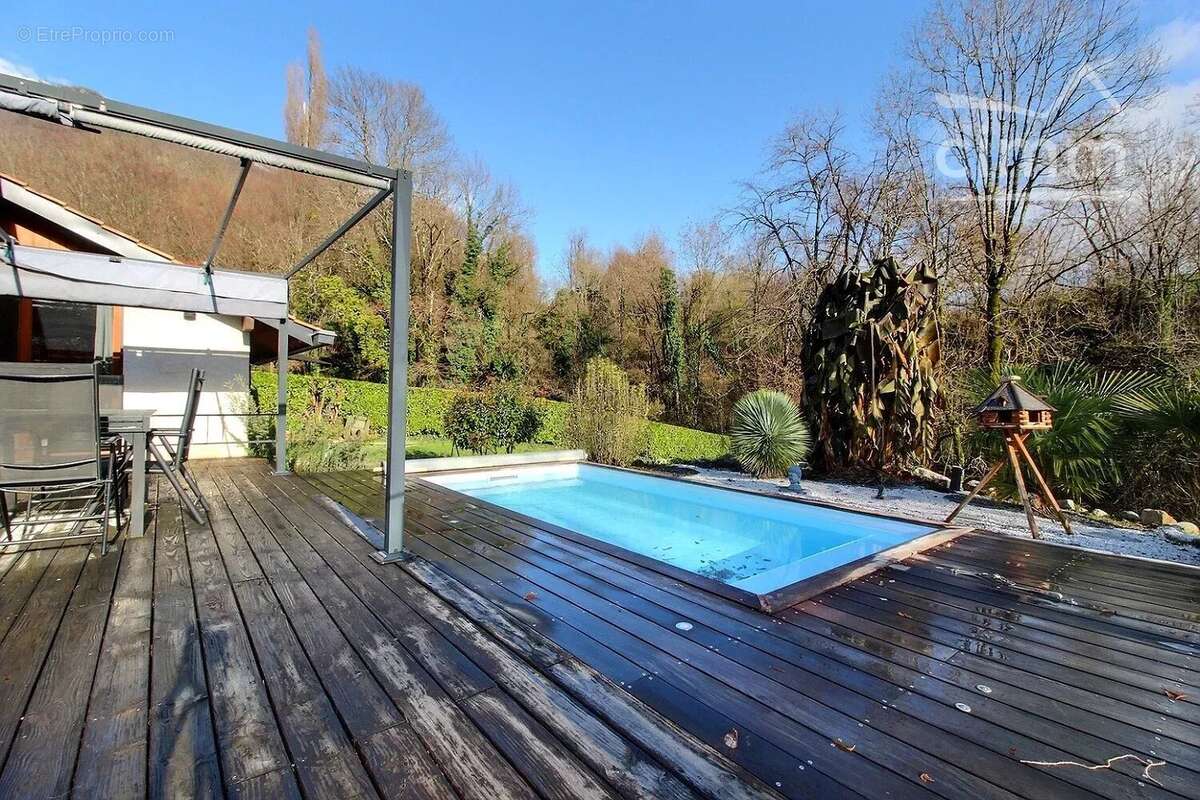 Maison à SAINT-VINCENT-DE-MERCUZE