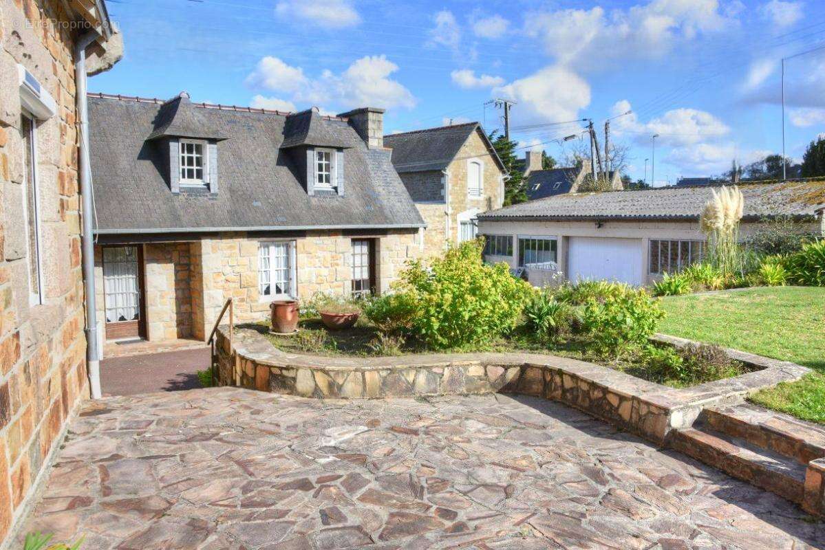 Maison à TREVOU-TREGUIGNEC