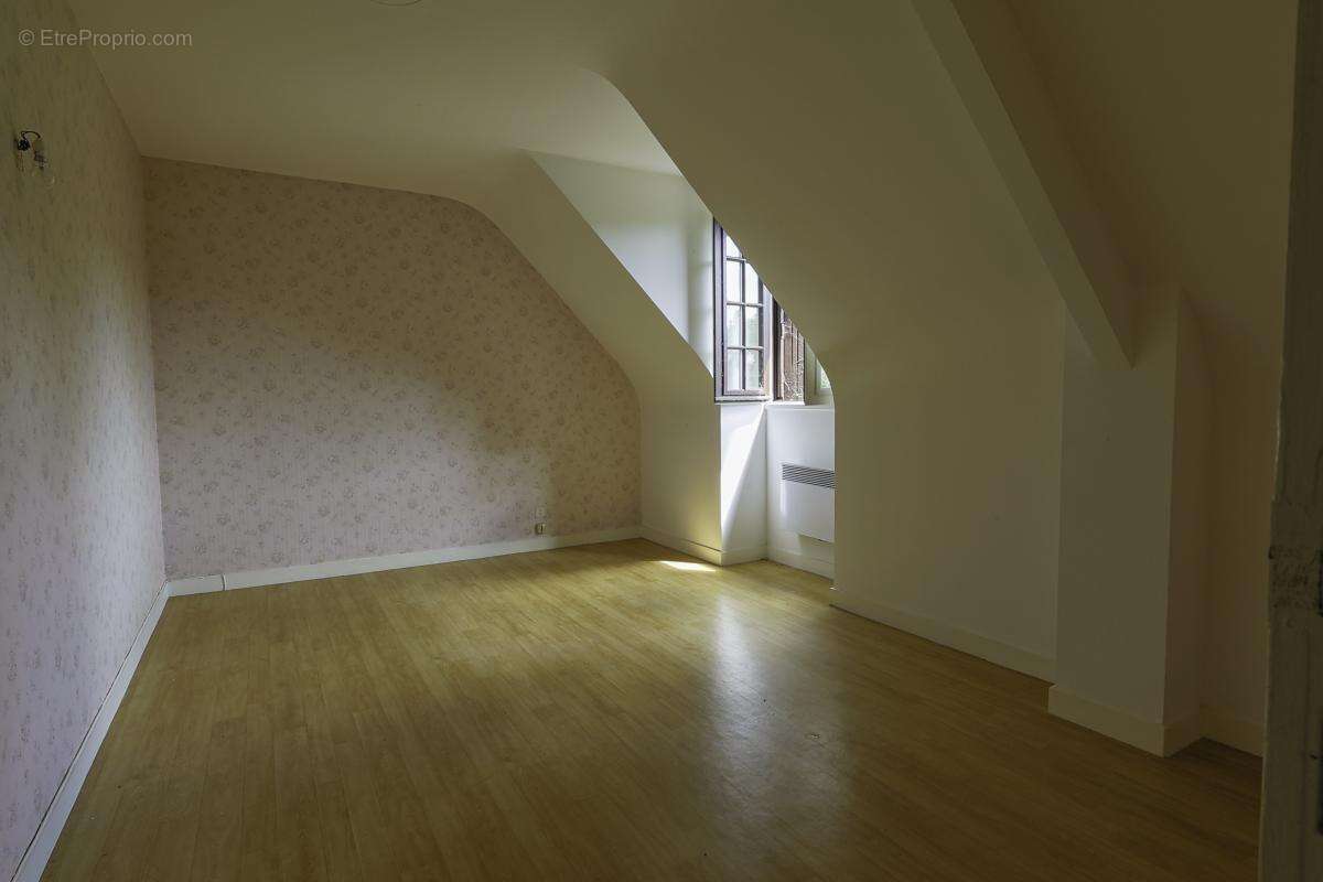Maison - 107 m² - Isigny-le-Buat (50) - photo 9