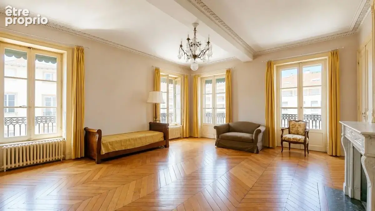 Saint-Just – Grand appartement familial de 193 m² à rénover - photo 5