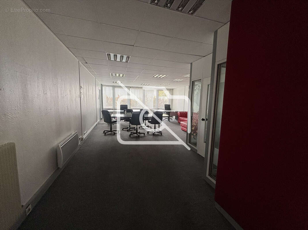 Commerce à MONTIGNY-LE-BRETONNEUX