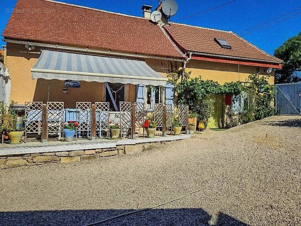 Appartement à PUYJOURDES