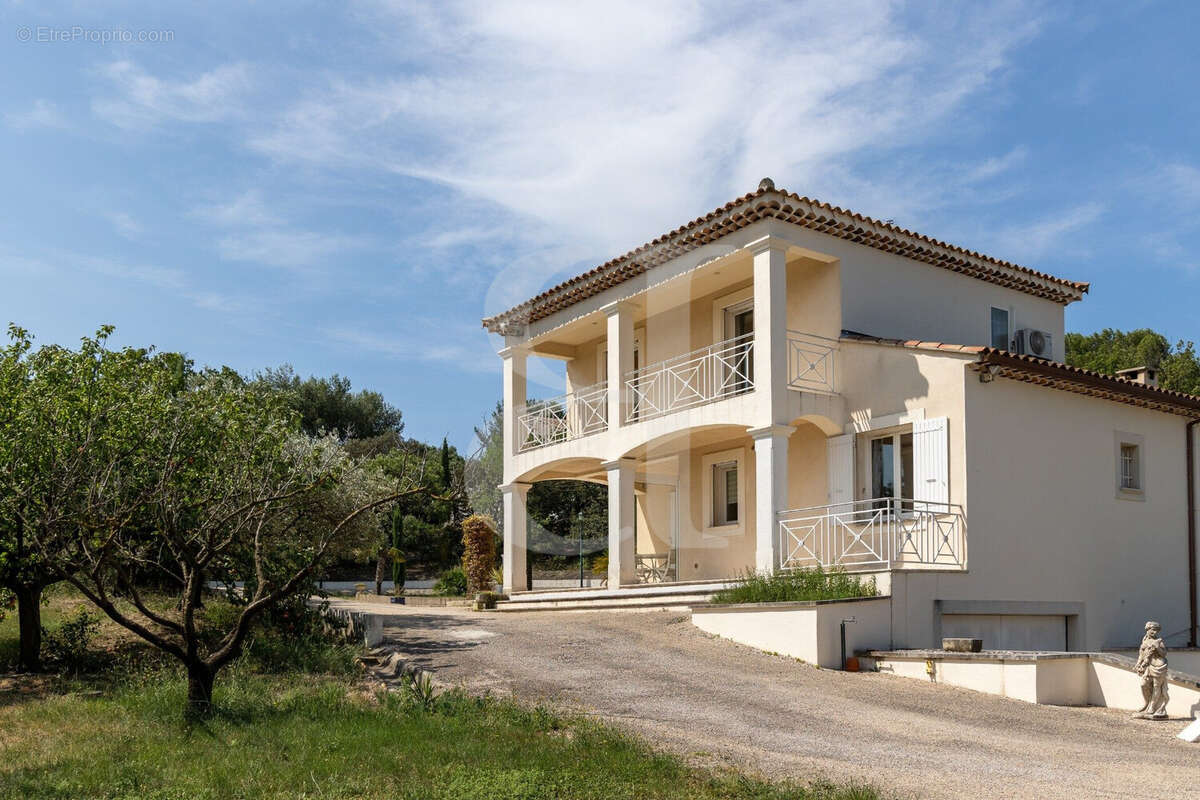 Maison à EYRAGUES