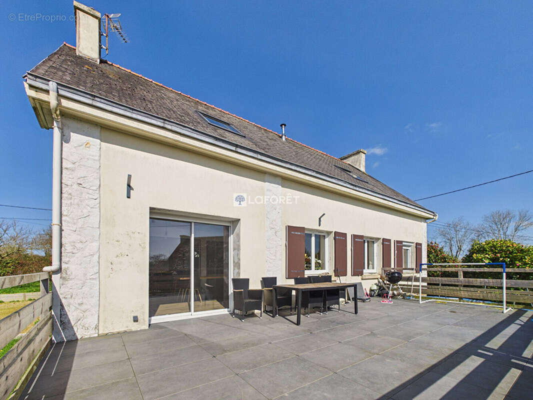 Maison à POULLAN-SUR-MER