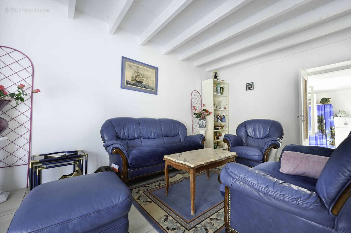 Maison à COURCELLES