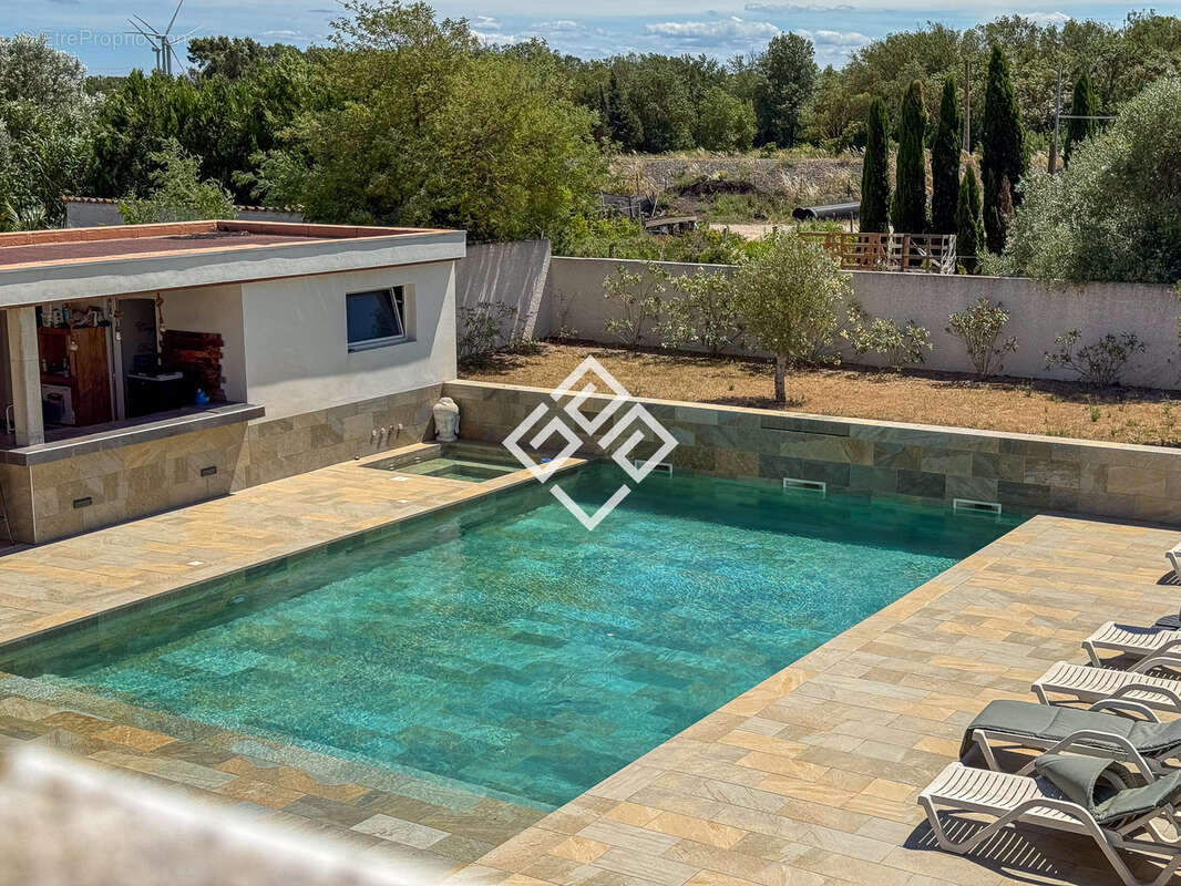 LUCIE - Villa de Standing avec Piscine, Jacuzzi, Pool House & Dépendances - photo 29
