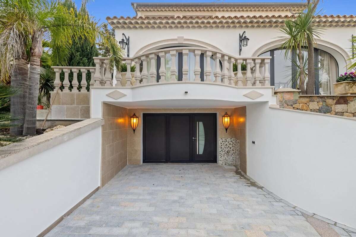 Maison à MANDELIEU-LA-NAPOULE