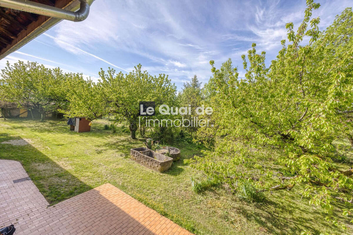 Maison 226 m² à Moirans  - photo 2