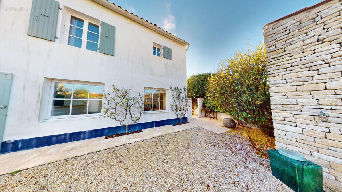 Maison à SAINT-CLEMENT-DES-BALEINES