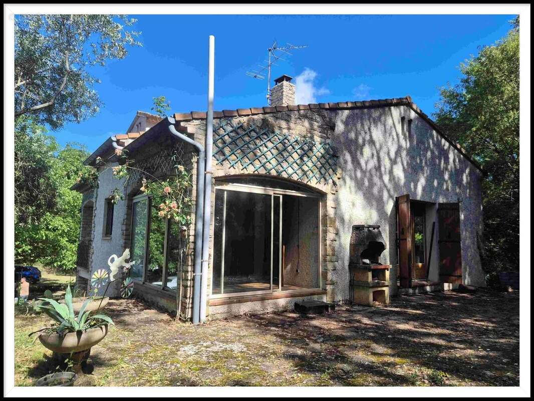Villa familiale avec grand terrain arboré et vaste sous-sol amenageable - photo 2