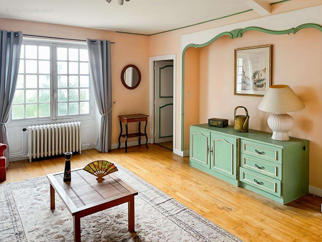 Maison à MONTGIVRAY