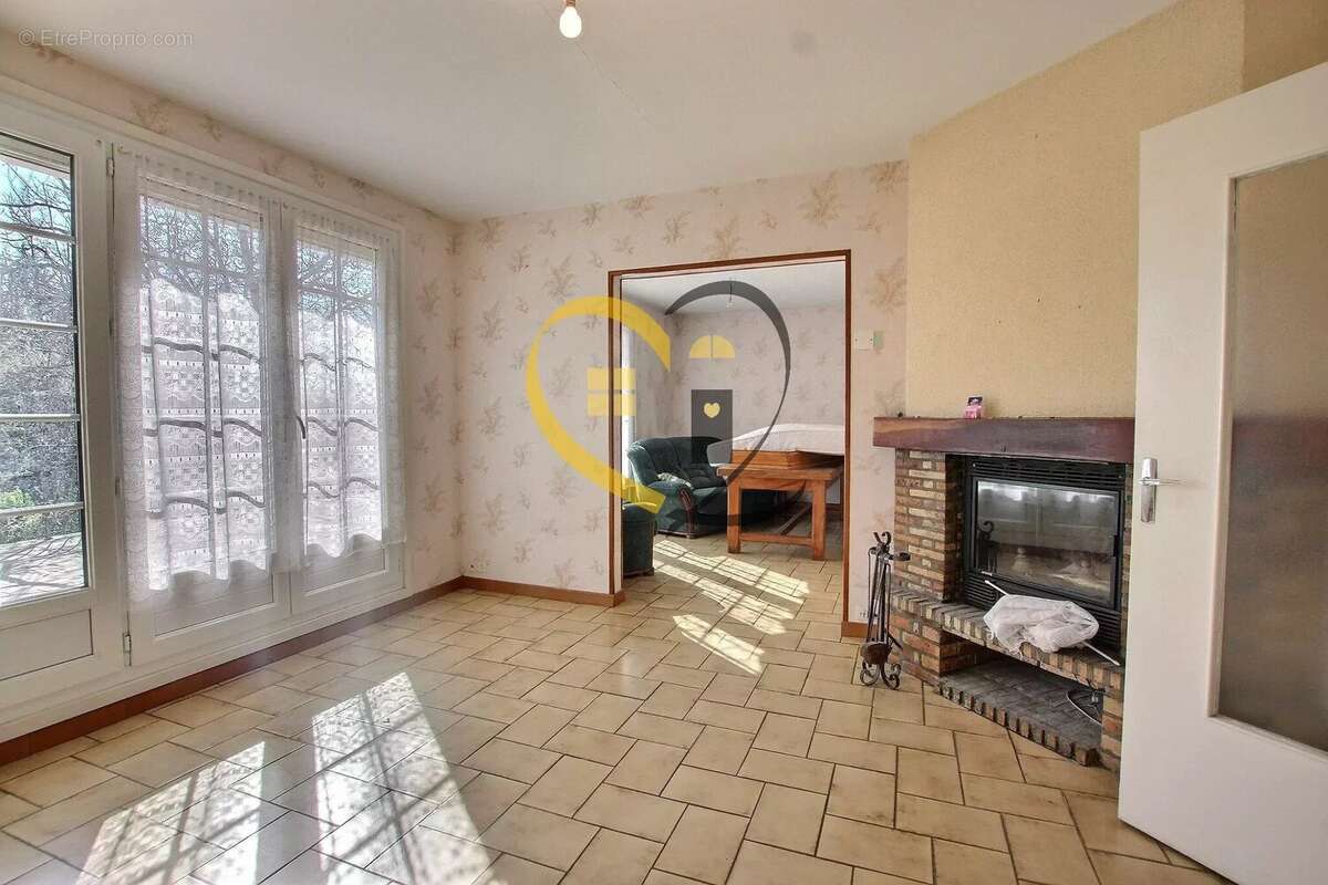 Maison à SAINT-MARTIN-D'AUXIGNY