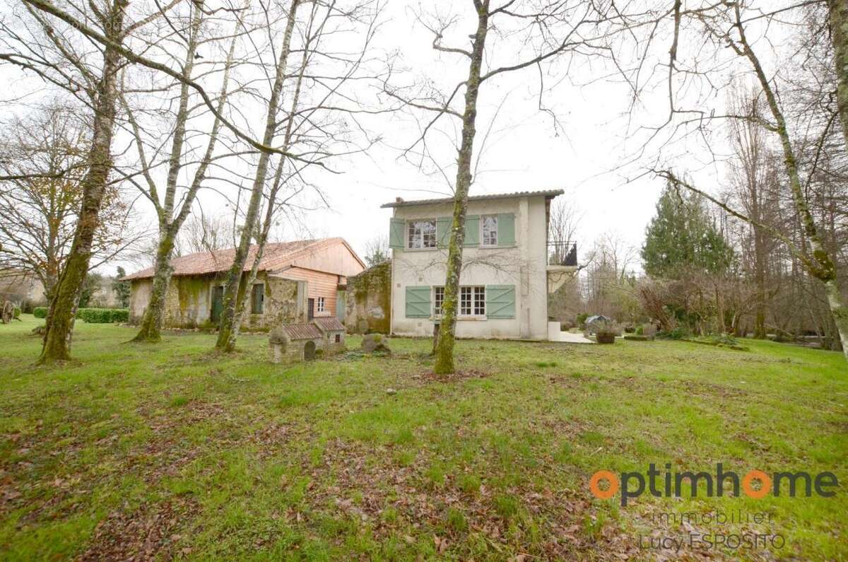 Propriété de 4 chambres au bord de la rivière à vendre - photo 47
