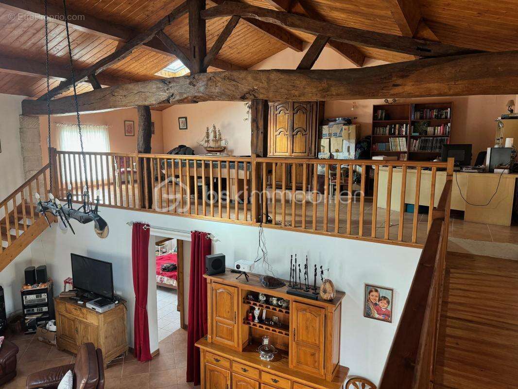 Maison à COUTRAS