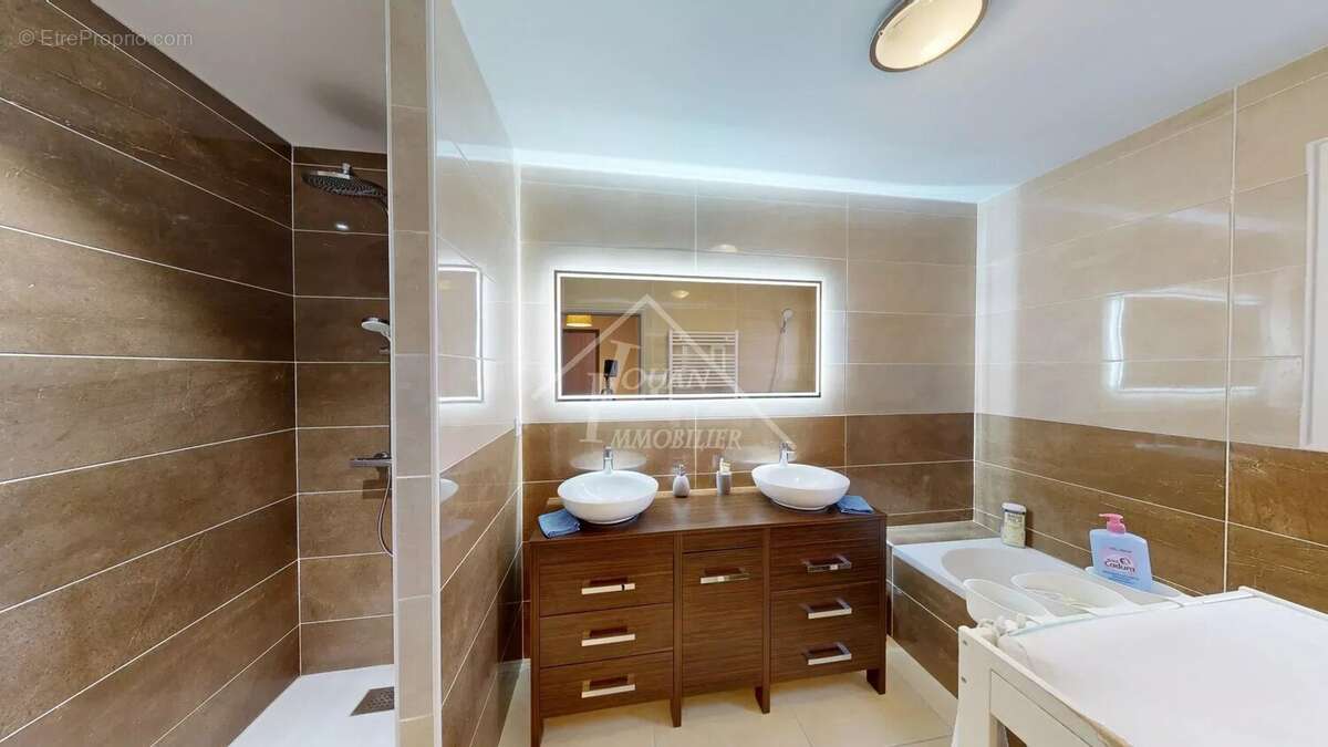 Maison à BROUT-VERNET