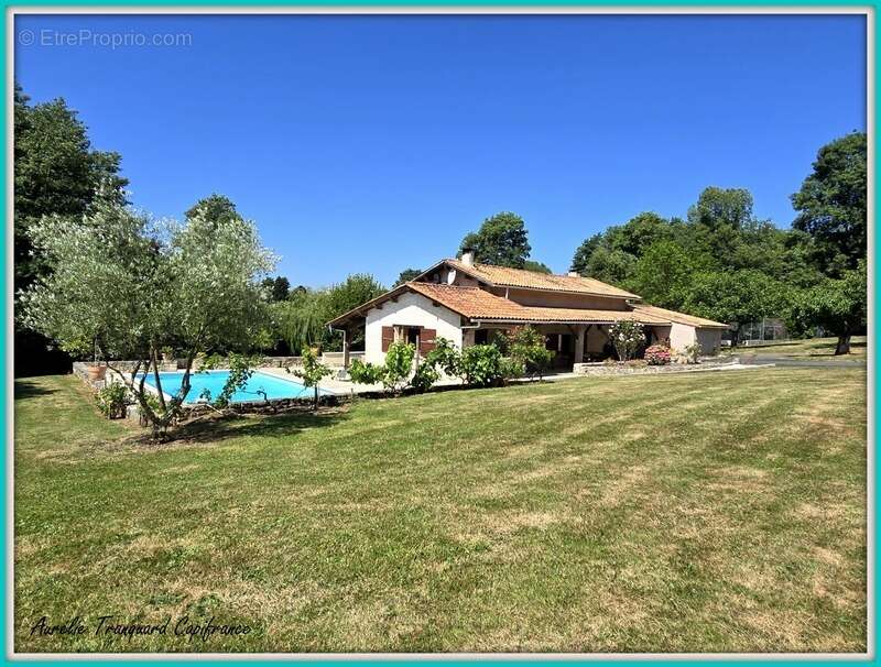 Maison à BRIZAMBOURG