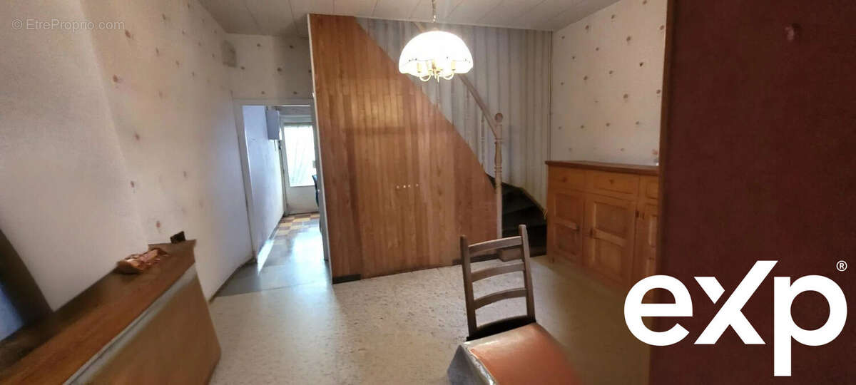 Maison à QUIEVRECHAIN