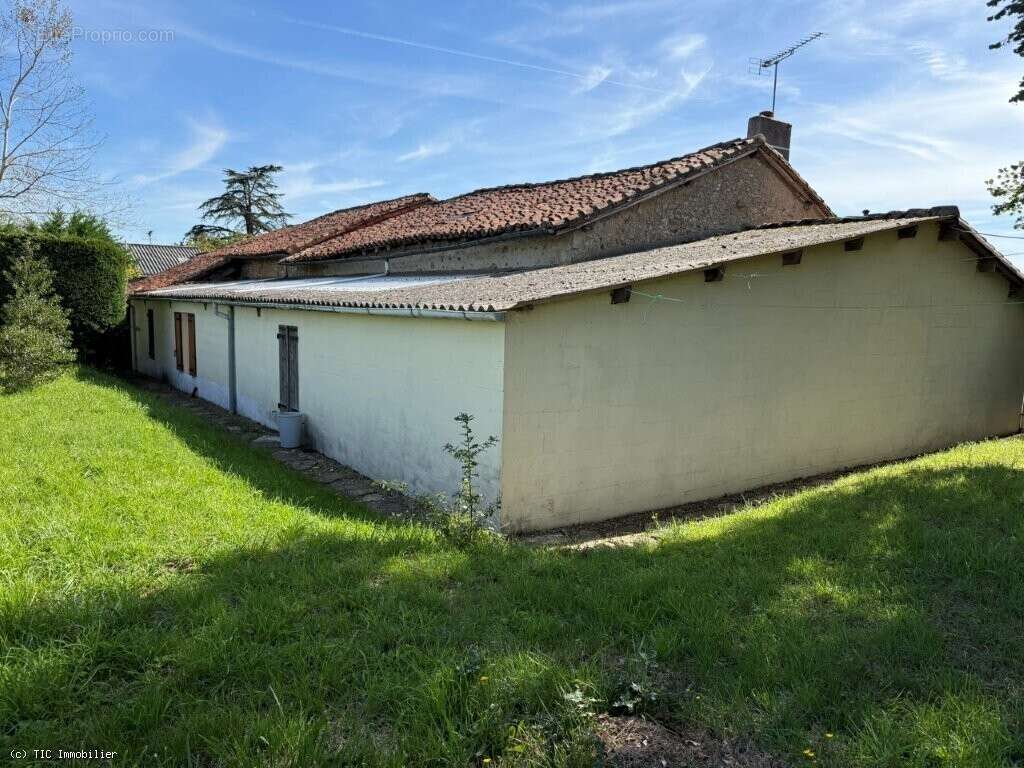 Maison à CHAMPAGNE-MOUTON