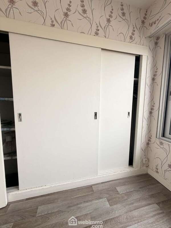 Son espace dressing - Appartement à LAON