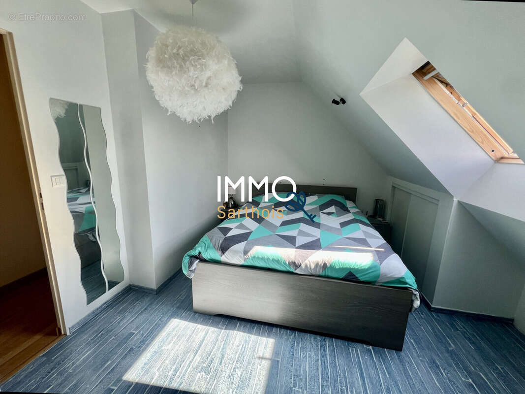 chambre 5 Etage - Maison à SAINT-OUEN-EN-BELIN