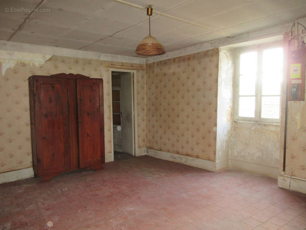 Charmante maison à rénover entierement ! - photo 3