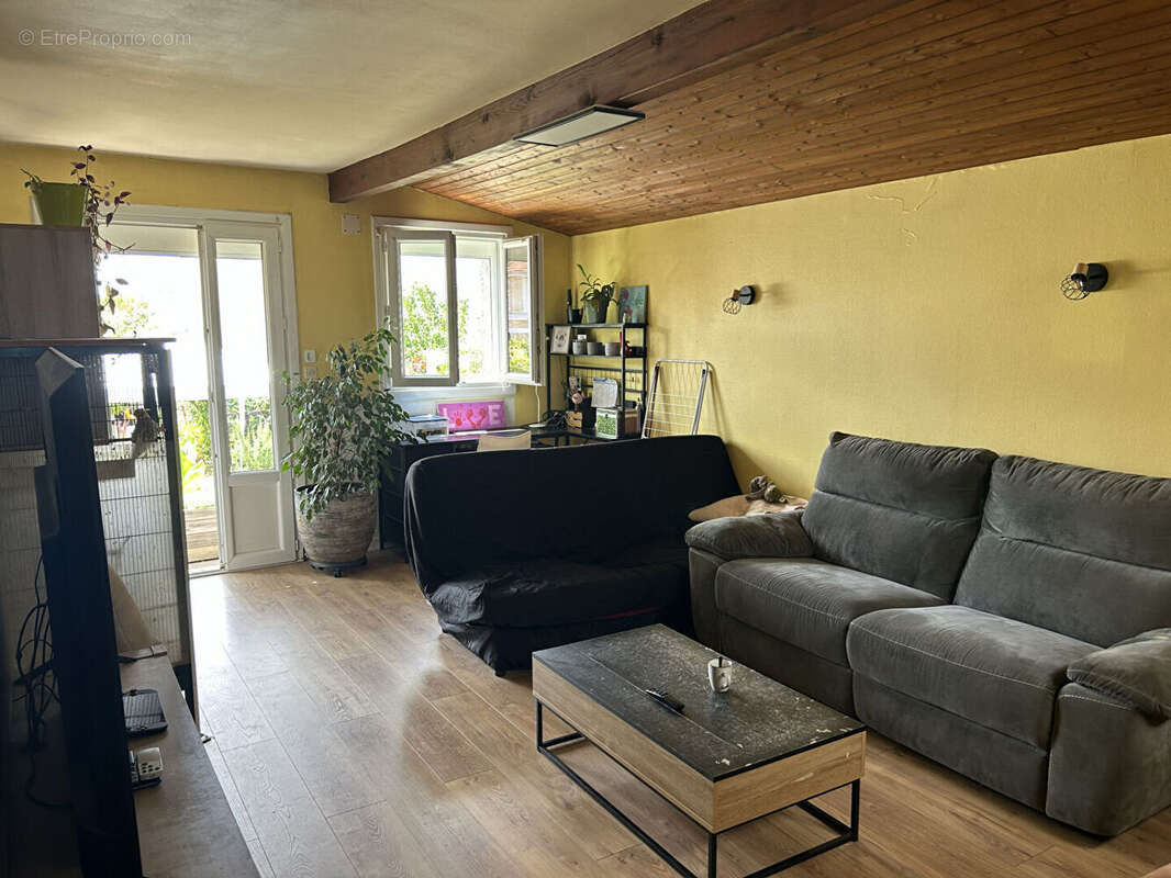 Maison à SAINT-JEAN-D'ANGELY