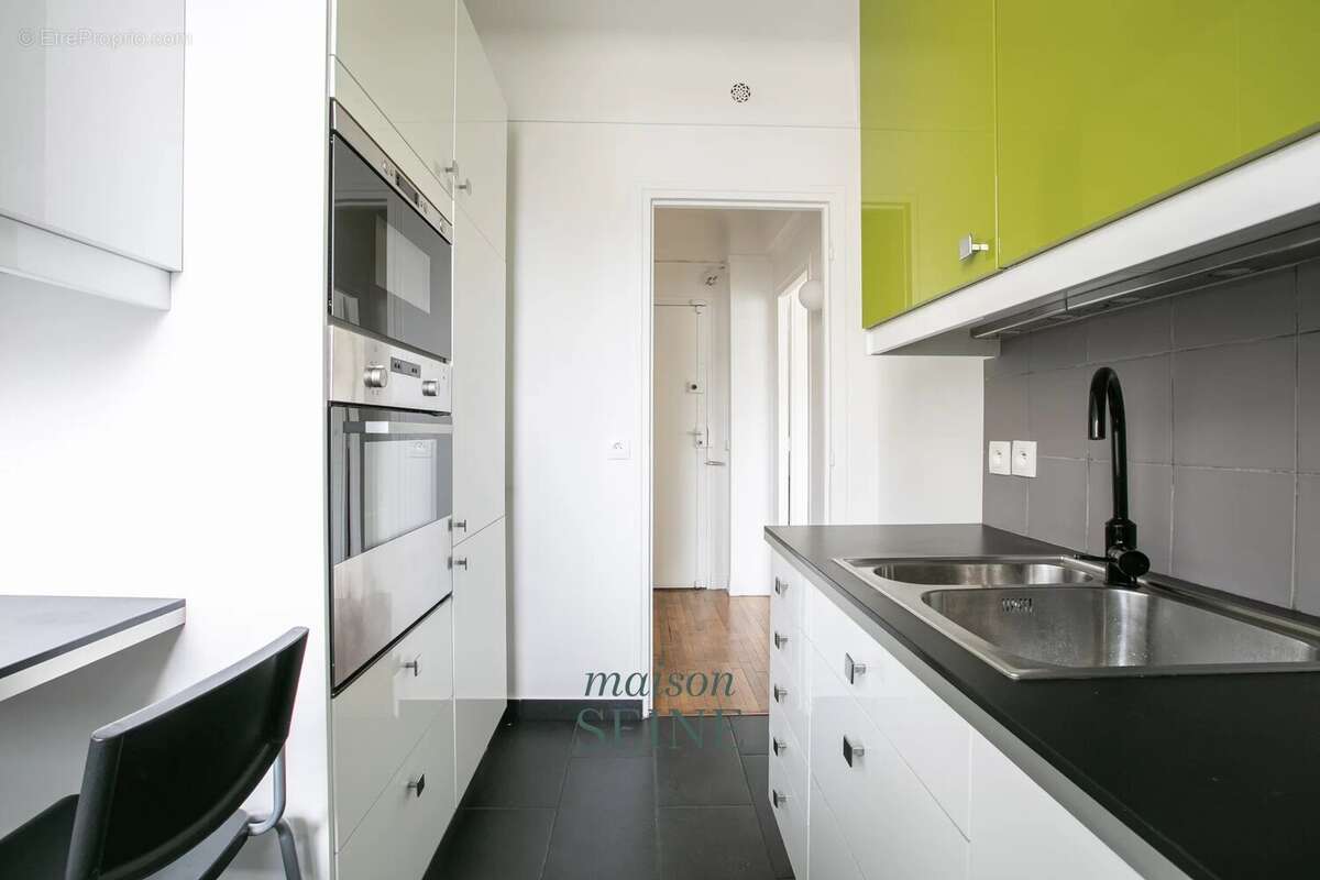 Appartement à PARIS-16E