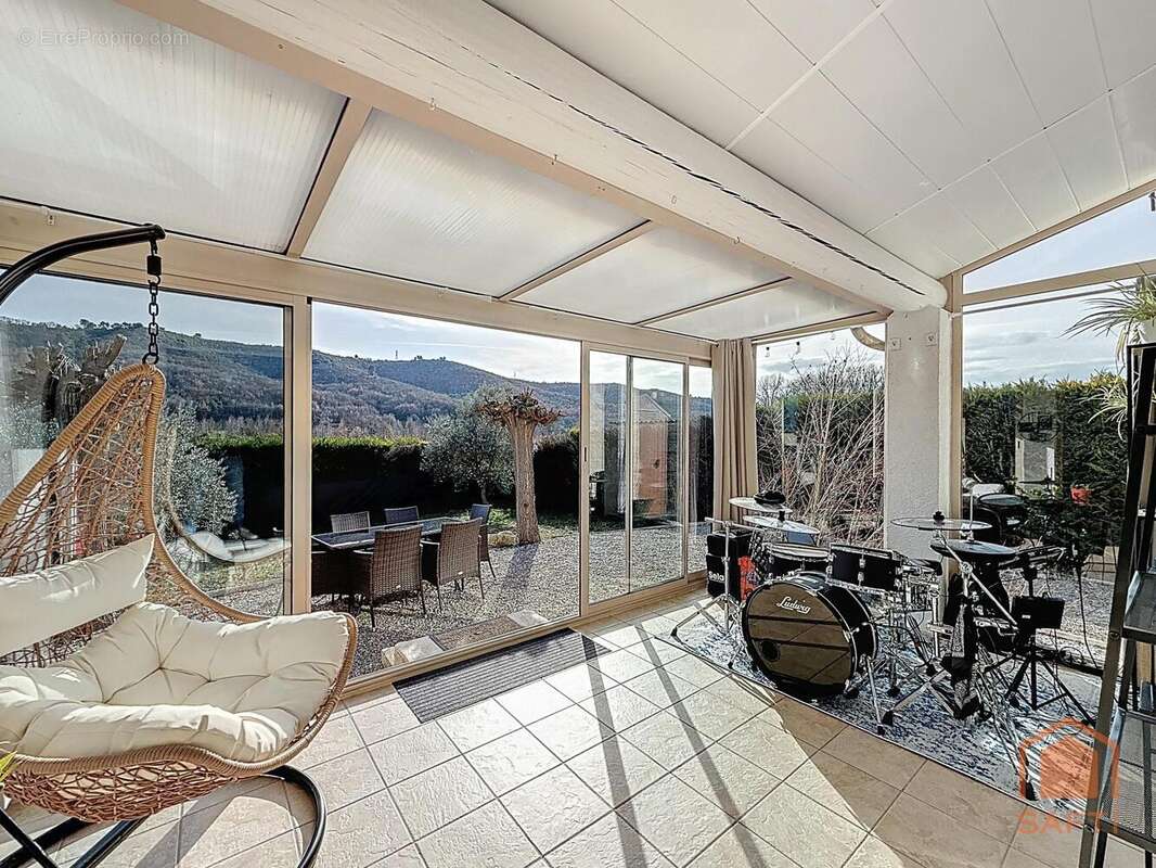 Maison 97 m² à Saint-Martin-De-Bromes  - photo 9