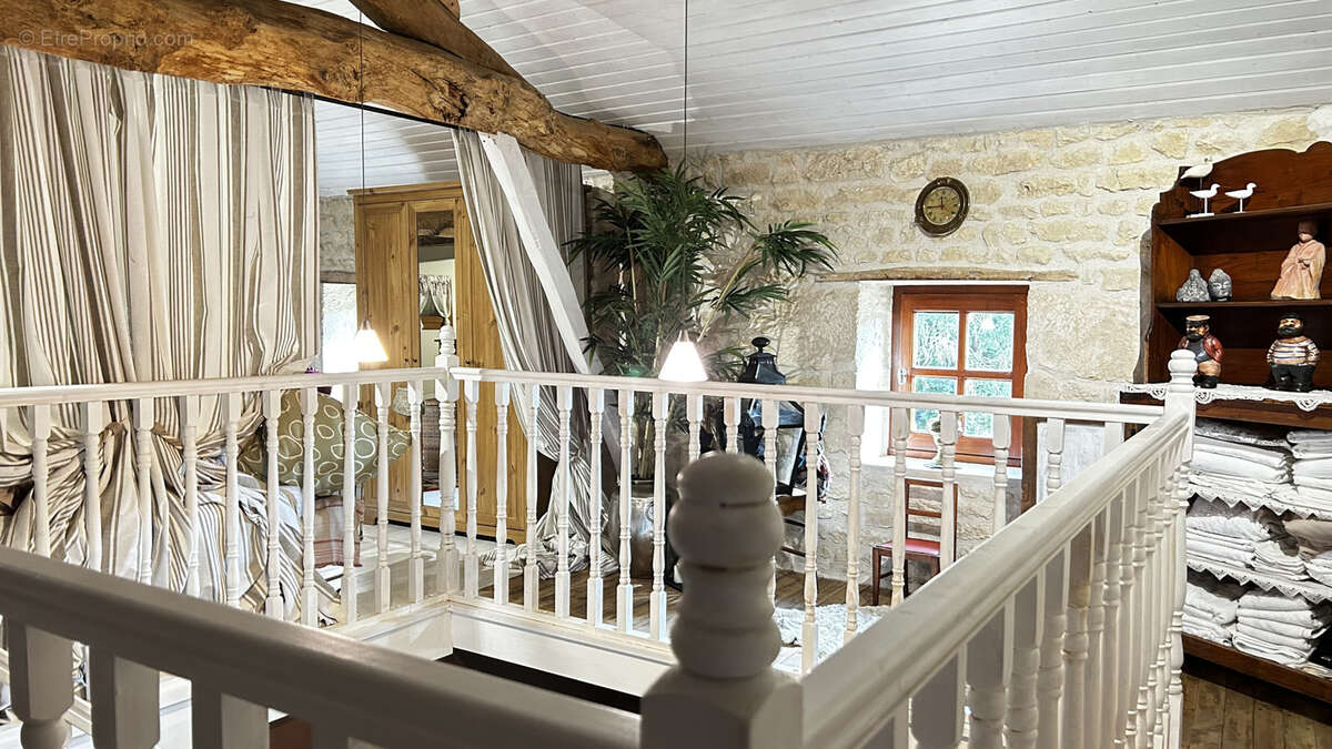 Maison à SAINT-PIERRE-DE-JUILLERS