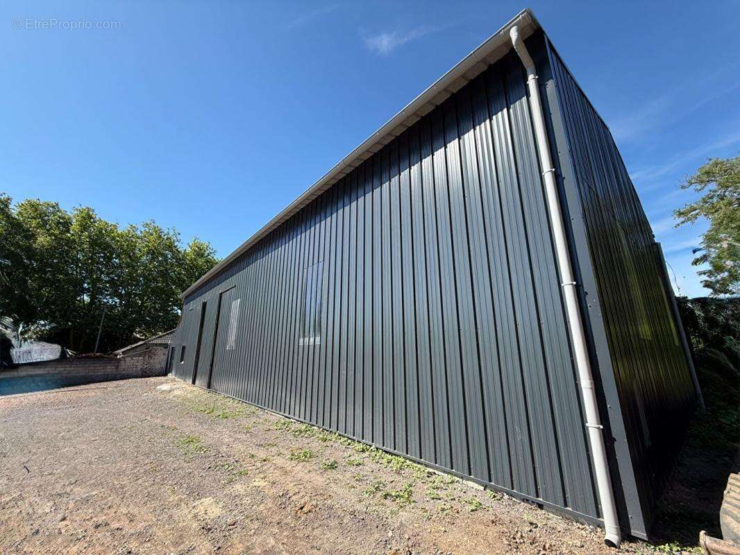 Local d'activité, 327M², bureaux, entrepôt, stationnement - photo 17
