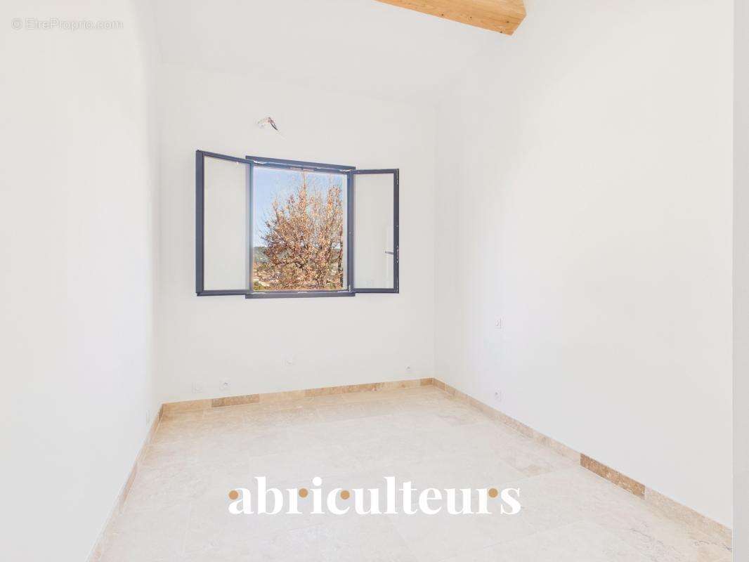 Maison de village rénovée, toutes commodités à pied en vente à Lambesc (13410) - photo 12
