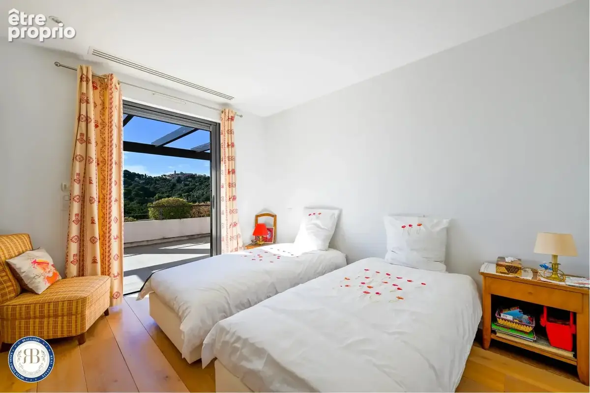 À vendre — villa contemporaine à mougins — secteur recherché — calme —	4 chambres / avec appartement indépendant - photo 11
