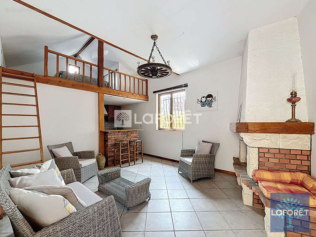 Maison à VIGNEUX-SUR-SEINE