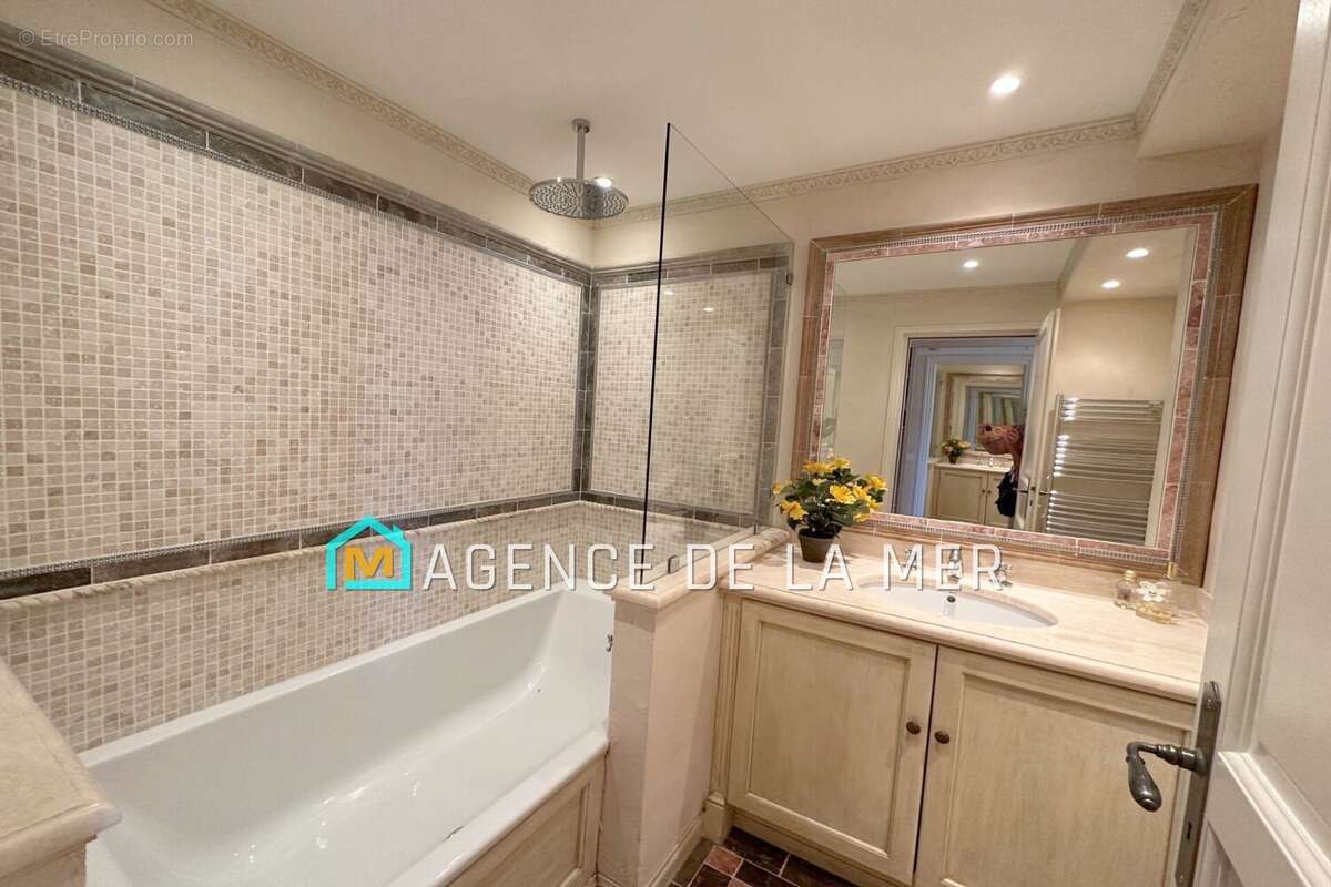 Appartement à MANDELIEU-LA-NAPOULE