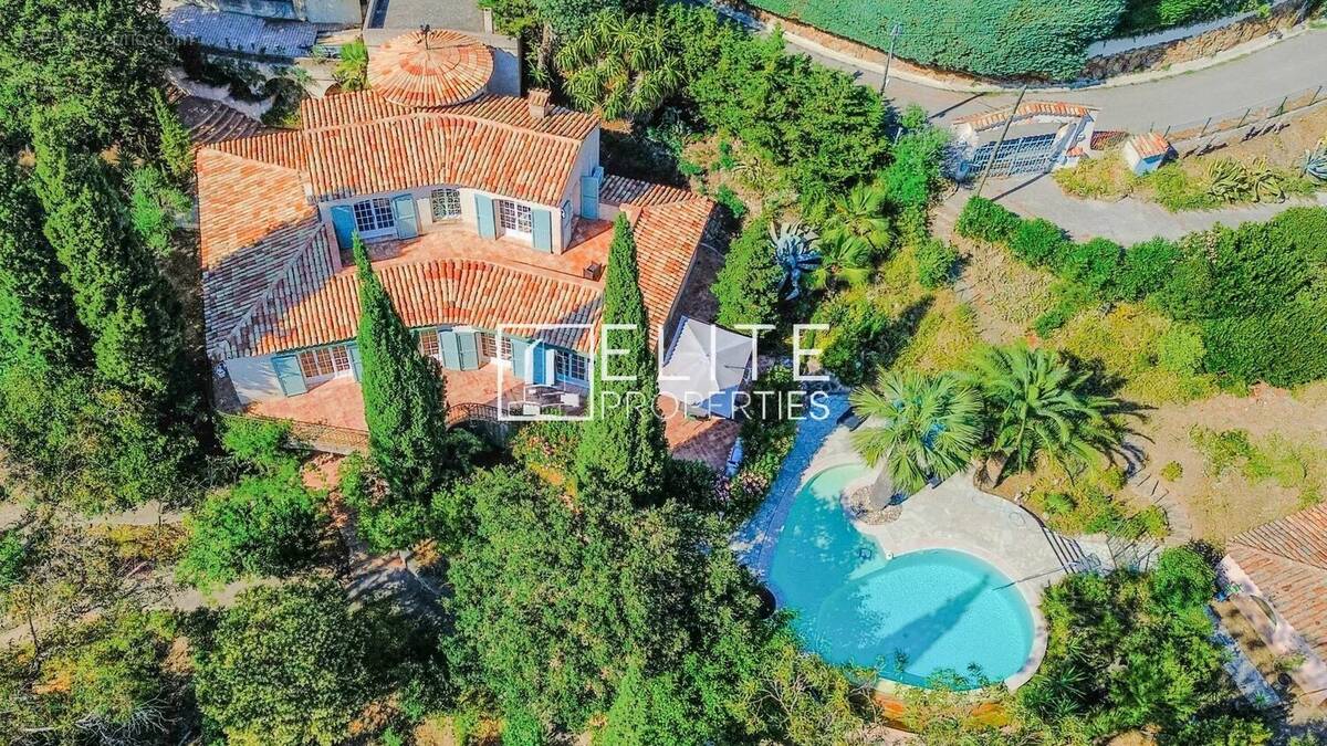 Maison à MANDELIEU-LA-NAPOULE
