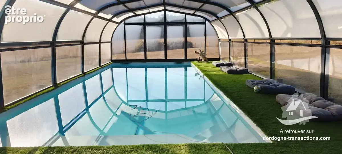 Piscine vue intérieur
