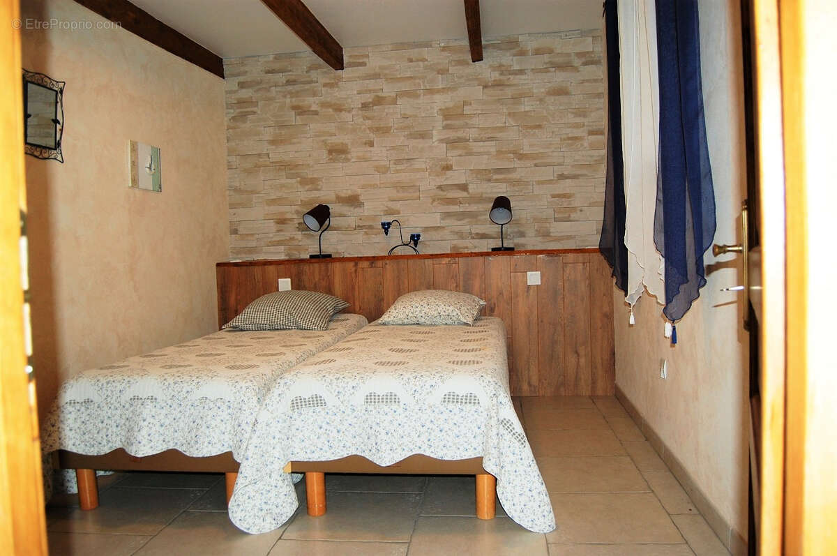 Mas du 19ieme avec 3 gites et partie privative 180m2 sur 3843 m2 de terrain avec piscine - photo 16